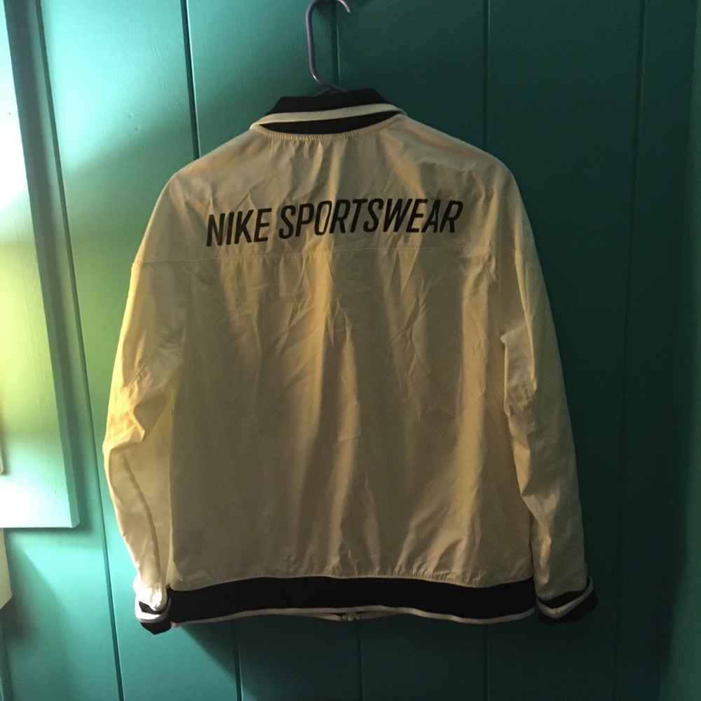 Nike athletic jacket - Picture 3 of 4